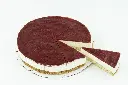 Торт Йогуртовый с клубникой разрез.webp