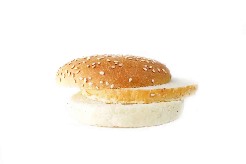 Булочка для гамбургера тройная с кунжутом 100 мм