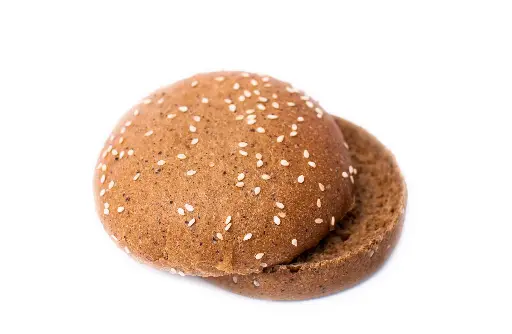 [Хлебобулочные изделия] Булочка для гамбургера ржаная с кунжутом 125 мм